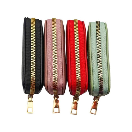1136 Card Pack $45.00 Dana Fashion Attribute: Black Women's Bags Product name: 1136 Card Pack Size: 11*8*3cm Color: Red, Pink, Light Green, Black