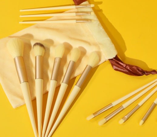 13Pcs Makeup Brush Set Make Up Concealer Brush Blush Powder Brush Eye Shadow Highlighter Foundation Brush Cosmetic Beauty Tools $10.19 Dana Fashion Appearance Color: 13 Yellow Cloth Bags makeup ملخص: -- مجموعة من 13 قطعة من فرش المكياج، بما في ذلك فرشاة ا