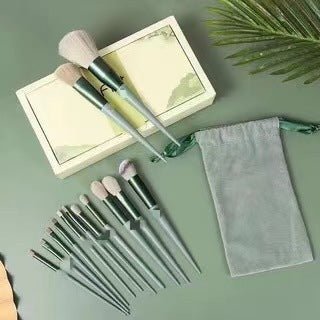 13Pcs Makeup Brush Set Make Up Concealer Brush Blush Powder Brush Eye Shadow Highlighter Foundation Brush Cosmetic Beauty Tools $26.81 Dana Fashion Appearance Color: 13 Green Boxed makeup ملخص: -- مجموعة من 13 قطعة من فرش المكياج، بما في ذلك فرشاة الأساس،