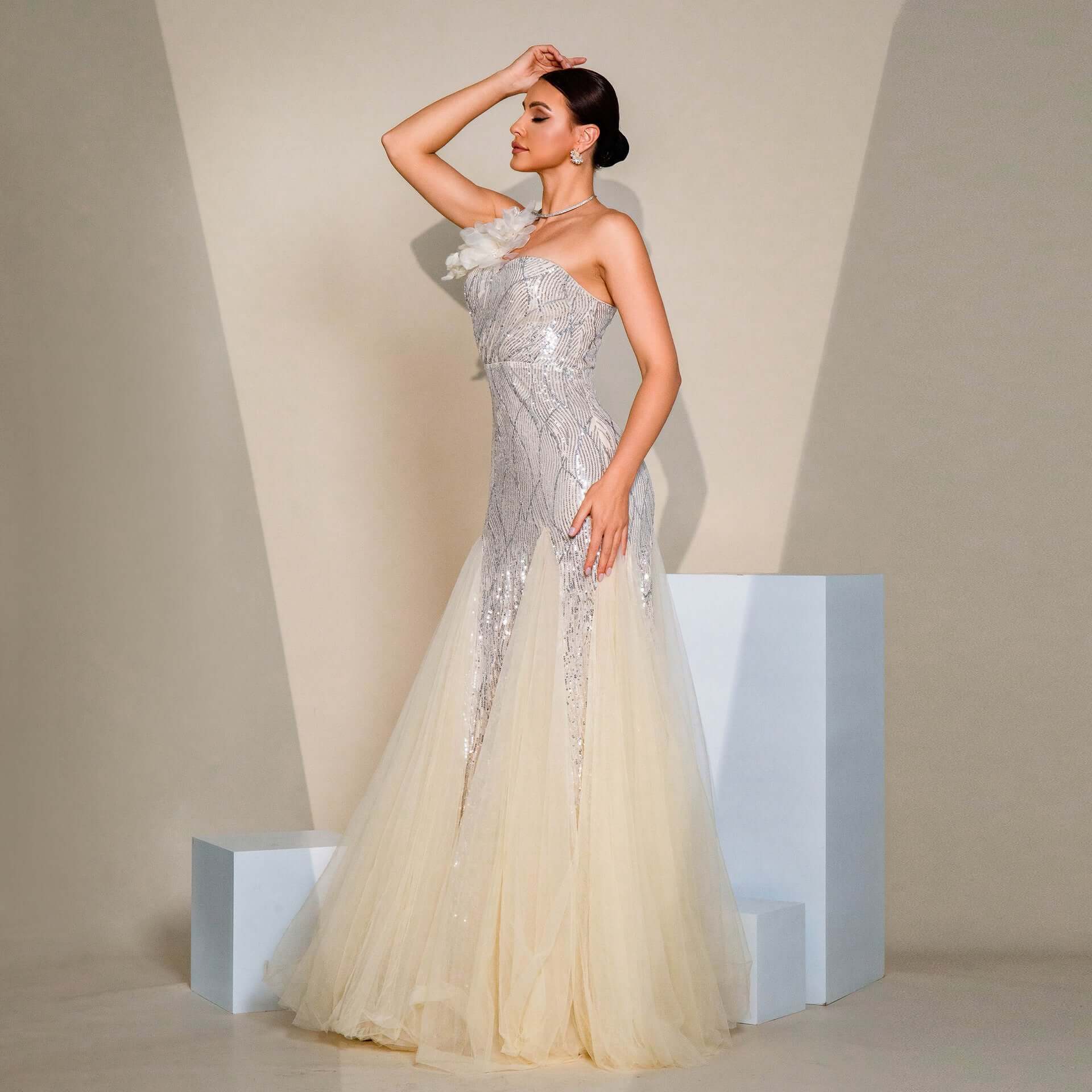 One-shoulder Diagonal Collar Slim-fit Sheath Sequined Slit Evening Dress $139.72 Dana Fashion Color: Apricot Size: L Women's clothing Product information: Pattern: solid color Skirt type: hip skirt Color: Apricot Waist type: high waist Size: S,M,L,XL Styl