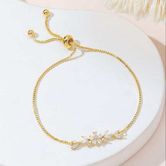 1pcs Fashionable Zircon Bracelet Silver Flower Leaf Drawstring Design Chain Inlaid Gold-plated Bracelet Suitable For Women's Daily Holiday Wear $23.21 Dana Fashion Color: Gold Women's Accessories Overview: Simple and fashionable silver and gold chains lig