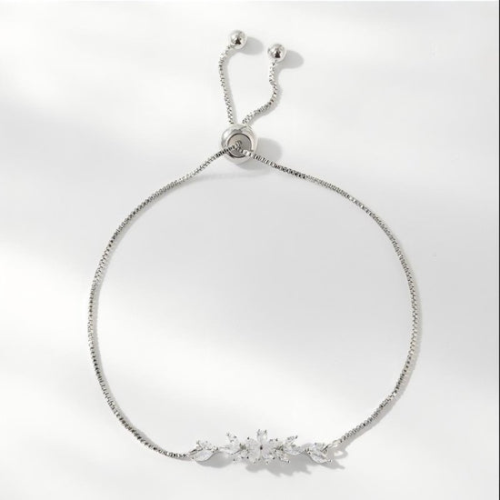 1pcs Fashionable Zircon Bracelet Silver Flower Leaf Drawstring Design Chain Inlaid Gold-plated Bracelet Suitable For Women's Daily Holiday Wear $23.21 Dana Fashion Color: Gold Women's Accessories Overview: Simple and fashionable silver and gold chains lig