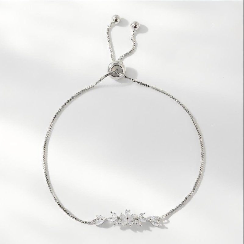 1pcs Fashionable Zircon Bracelet Silver Flower Leaf Drawstring Design Chain Inlaid Gold-plated Bracelet Suitable For Women's Daily Holiday Wear $23.21 Dana Fashion Color: Gold Women's Accessories Overview: Simple and fashionable silver and gold chains lig