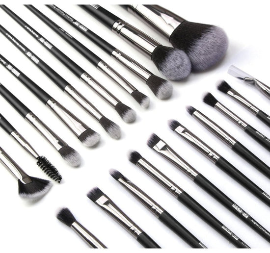 20pcs makeup brushes $28.61 Dana Fashion Color: Black makeup Name: 20 pcs makeup brush+Brush bag Material: Nylon/plastic/PU Size: 19.5* 12.5*2cm