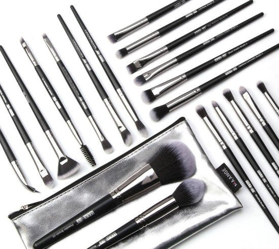 20pcs makeup brushes $28.61 Dana Fashion Color: Black makeup Name: 20 pcs makeup brush+Brush bag Material: Nylon/plastic/PU Size: 19.5* 12.5*2cm