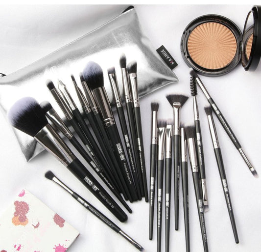 20pcs makeup brushes $28.61 Dana Fashion Color: Black makeup Name: 20 pcs makeup brush+Brush bag Material: Nylon/plastic/PU Size: 19.5* 12.5*2cm