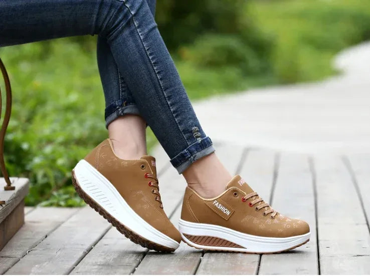Thick bottom shake shoes women's leather casual shoes non-slip walking shoes travel shoes Korean version of the increase single shoes large size - DanaFashionstore