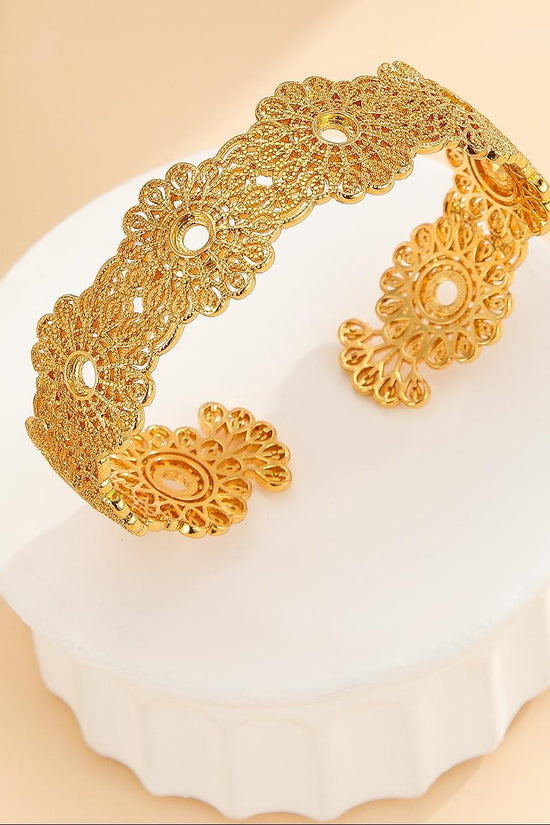 1pcs Luxury Style Gold Bracelet Hollowed Out Lace Flower Design Wedding Gold Jewelry