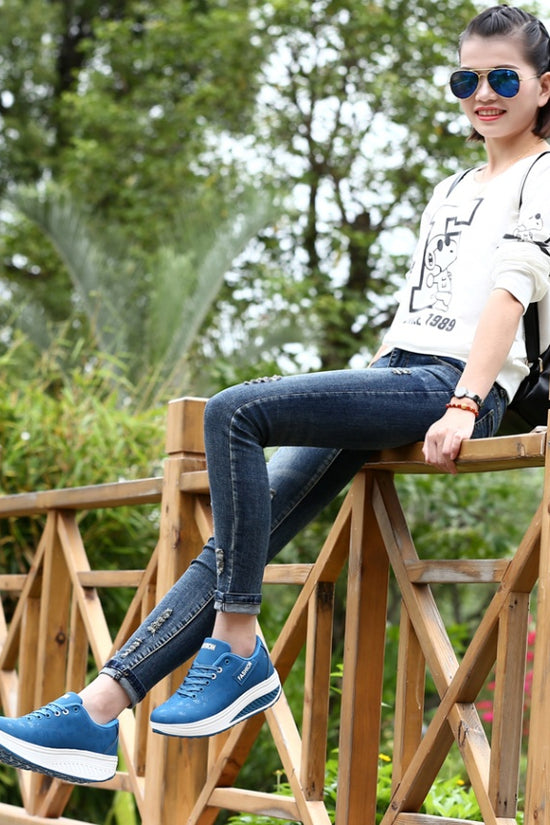 Thick bottom shake shoes women's leather casual shoes non-slip walking shoes travel shoes Korean version of the increase single shoes large size