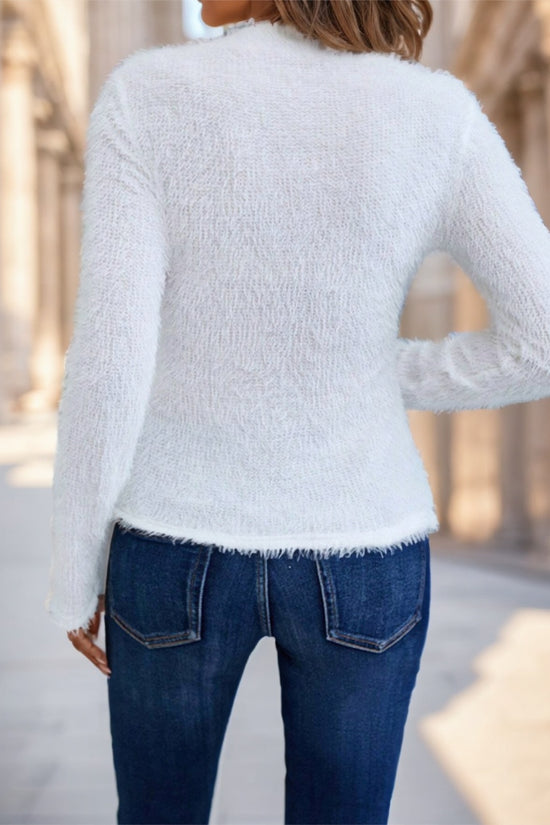 A Solid-colored Long-sleeved Top For Ladies