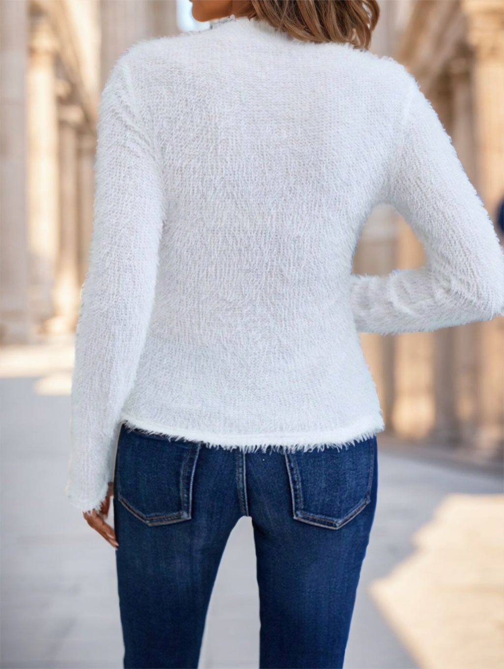 A Solid-colored Long-sleeved Top For Ladies