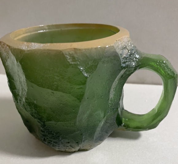 400ml Resin Mineral Crystal Coffee Mugs With Handles Elegant Fake Mineral Crystal Cup For Workplace Home Decor Christmas Gift Kitchen Gadgets $17.50 Dana Fashion Color: Green Size: 10cm High style: No inner liner Dana's Kitchen Overview: 1. Great Clarity: