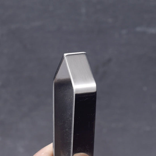 430 Stainless Steel Scale Removing Artifact Fish Killing Tool Kitchen Gadgets $9.50 Dana Fashion style: Flat clip Dana's Kitchen Product category: kitchen gadget set Specification: fish scale plane, flat mouth fish bone clip, oblique mouth fish bone clip