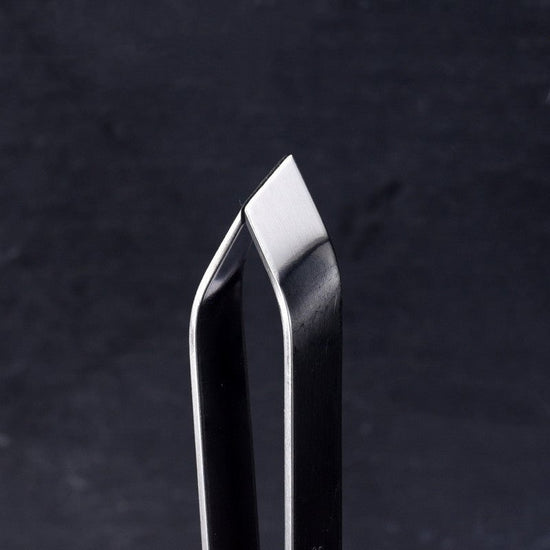 430 Stainless Steel Scale Removing Artifact Fish Killing Tool Kitchen Gadgets $9.50 Dana Fashion style: Oblique clip Dana's Kitchen Product category: kitchen gadget set Specification: fish scale plane, flat mouth fish bone clip, oblique mouth fish bone cl