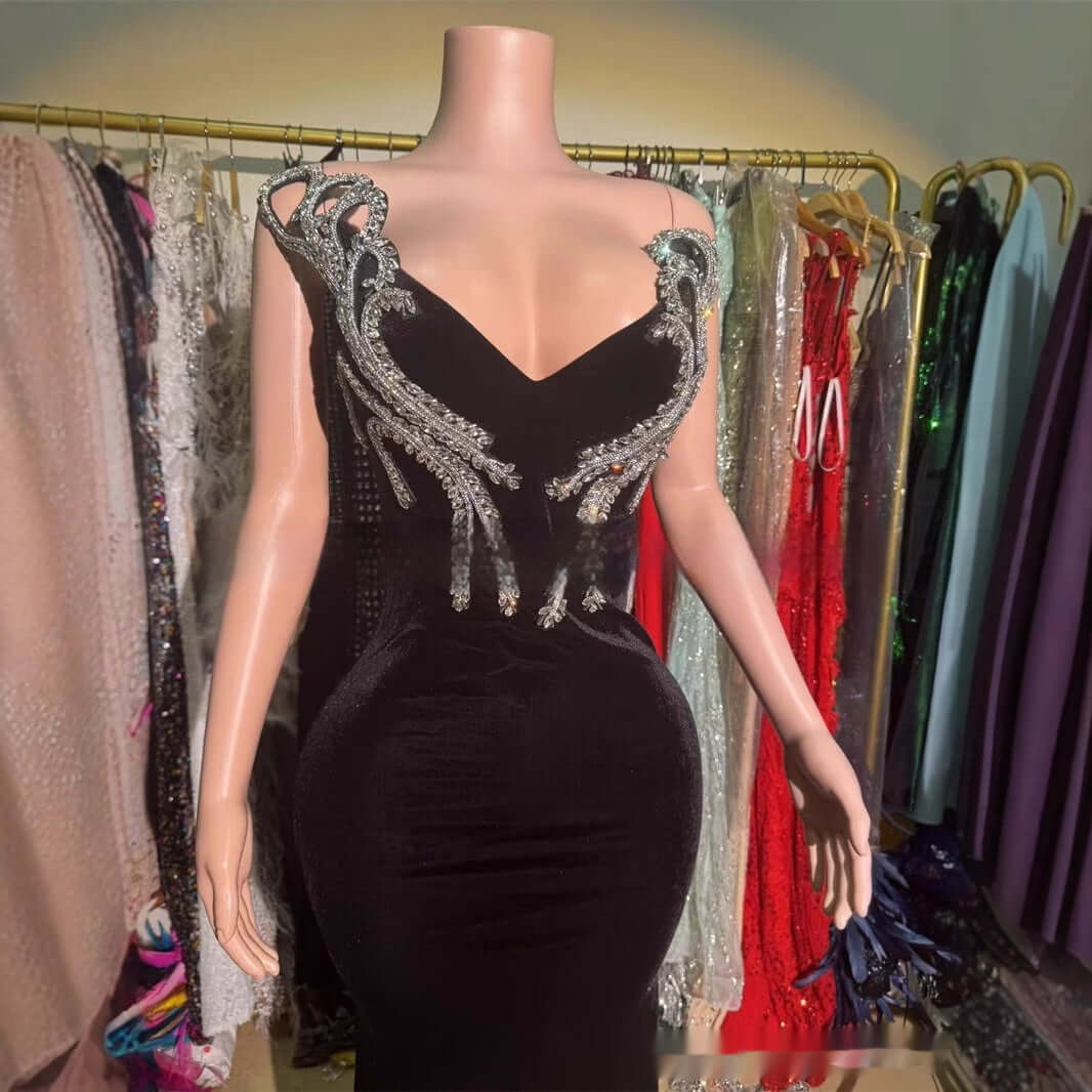 Black Bandeau Slim-fit Skinny Long And Ground Dress $276.55 Dana Fashion Color: Black Size: L Women's clothing Product information: Pattern: Character Skirt type: tight skirt Color: Black Waist Type: Mid waist Size: S,M,L Style type: temperament commute C