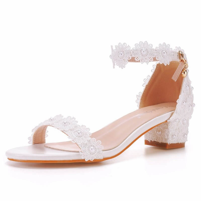 4cm Chunky Heel Low-cut Word With Beaded Square Heel Sandals $68.90 Dana Fashion Color: Low Heel 4cm Heel Height Size: 34 Women's shoes Product information: Lining material: PU Toe holder shape: Fish Mouth Color: white, low heel 4cm heel height Shoe Upper