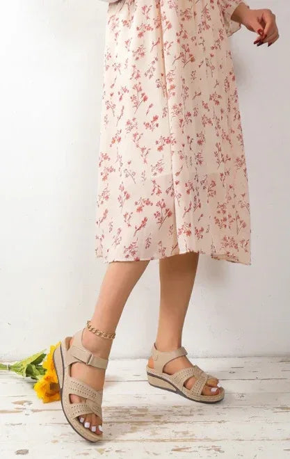 Retro Casual Flower Line Shaped Women's Slope Heel Sandals - DanaFashionstore