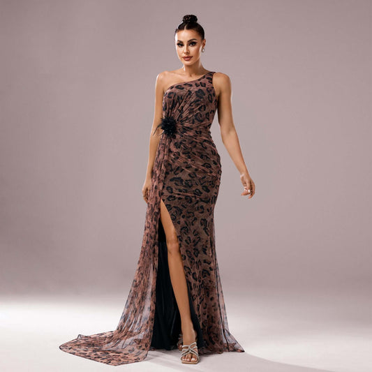 One-shoulder Diagonal Collar Leopard Sequined Evening Dress $99.99 Dana Fashion Color: Leopard Print Size: L Women's clothing Product information: Pattern: solid color Skirt type: hip skirt Color: Leopard print Size: S,M,L,XL Style type: Elegant Popular e
