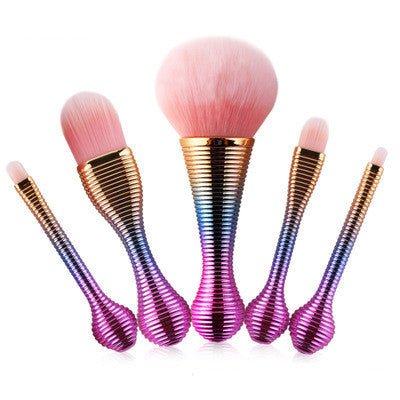 5pcs makeup brushes $22.26 Dana Fashion Appearance Color: Color makeup Product Category: Makeup Brush Set of brush count: 5pcs Brush material: nylon Handle material: plastic