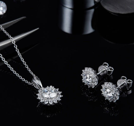 925 Silver Necklace Earring Bracelet Three Piece Set $89.00 Dana Fashion Color: 0.5ct Moissanite Stud Earrings Women's Accessories Overview: 100% new design and high quality Must-have for fashion women Have a beautiful appearance Specifications: Material:
