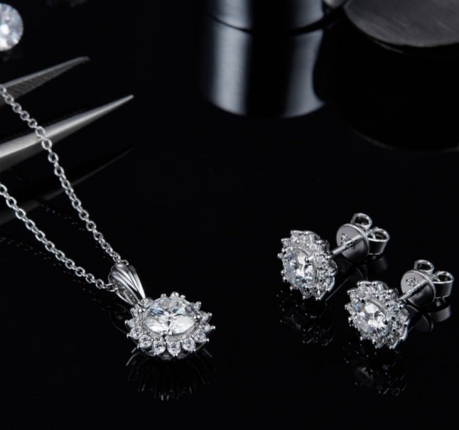 925 Silver Necklace Earring Bracelet Three Piece Set $89.00 Dana Fashion Color: 0.5ct Moissanite Stud Earrings Women's Accessories Overview: 100% new design and high quality Must-have for fashion women Have a beautiful appearance Specifications: Material: