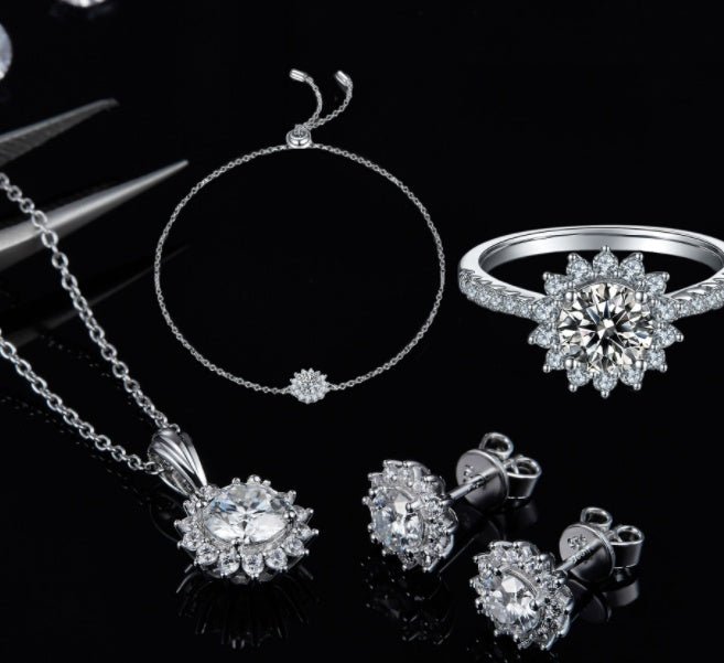 925 Silver Necklace Earring Bracelet Three Piece Set $89.00 Dana Fashion Color: 0.5ct Moissanite Stud Earrings Women's Accessories Overview: 100% new design and high quality Must-have for fashion women Have a beautiful appearance Specifications: Material: