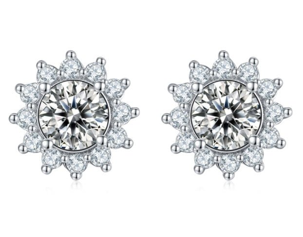 925 Silver Necklace Earring Bracelet Three Piece Set $89.00 Dana Fashion Color: 0.5ct Moissanite Stud Earrings Women's Accessories Overview: 100% new design and high quality Must-have for fashion women Have a beautiful appearance Specifications: Material: