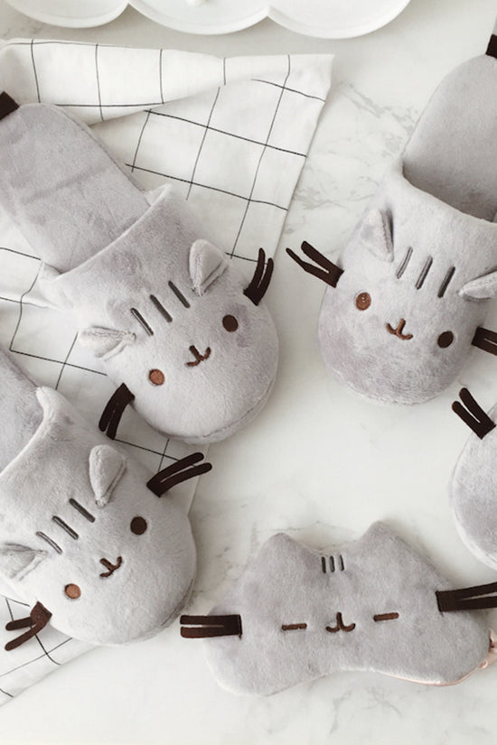 Cat plush slippers