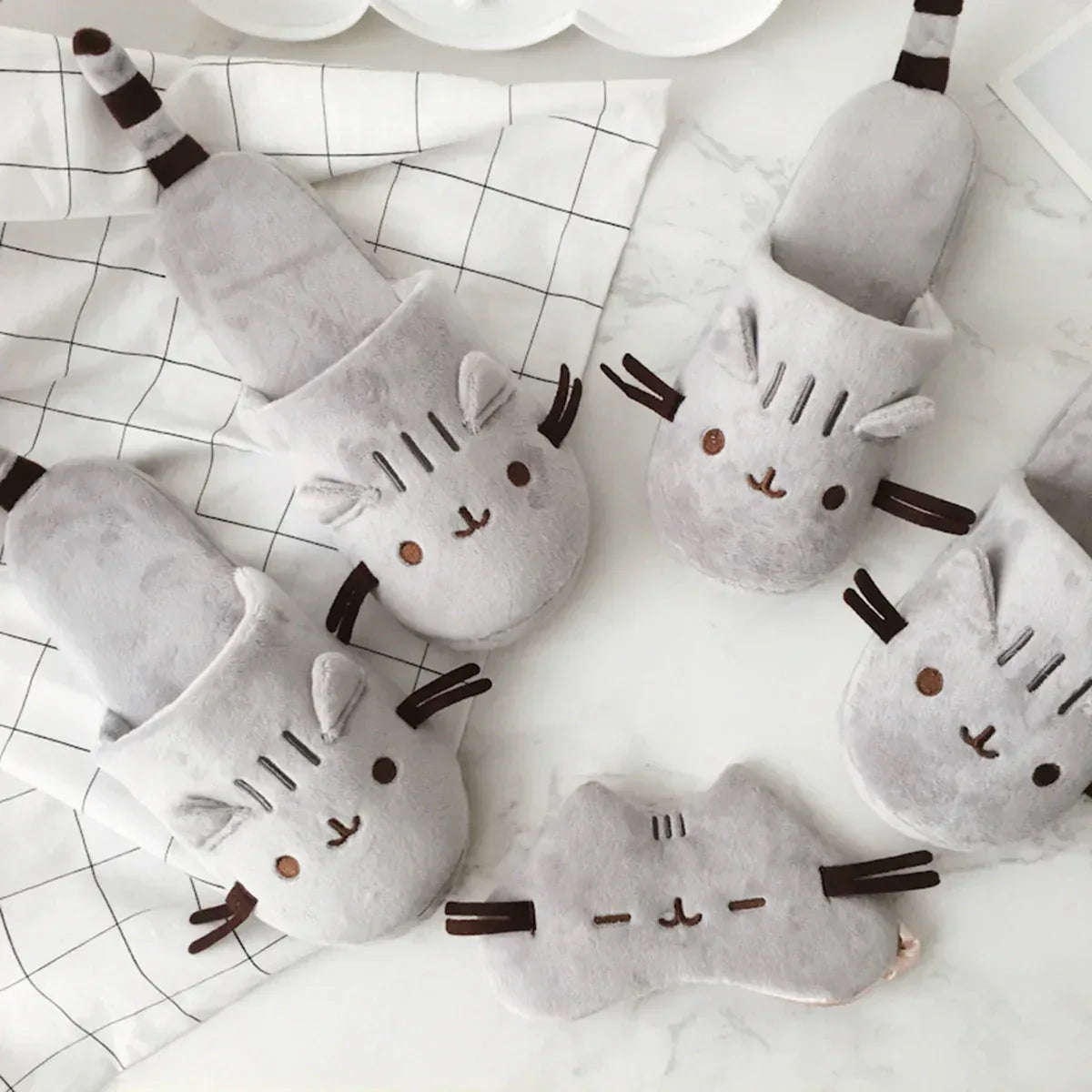 Cat plush slippers - DanaFashionstore