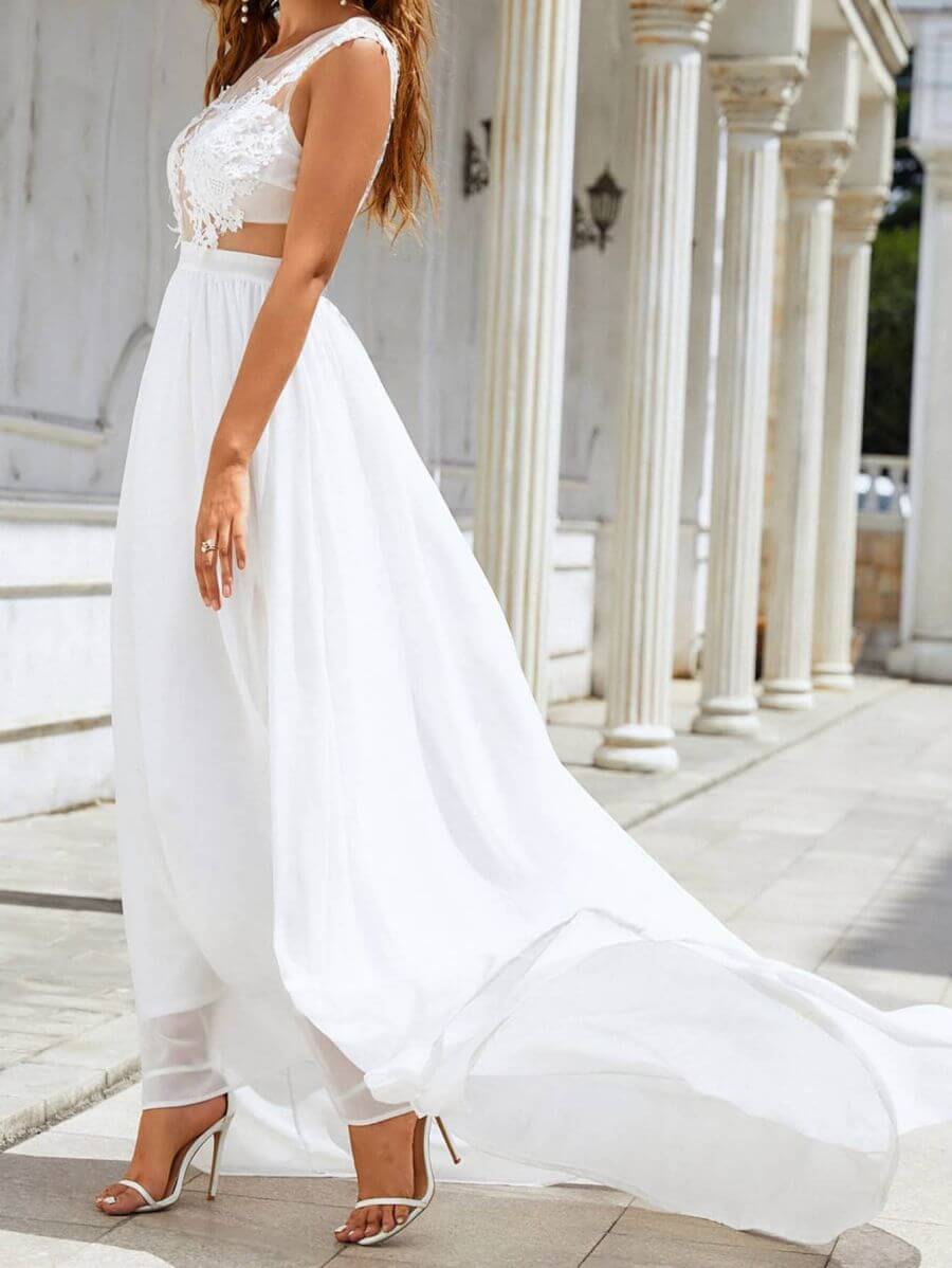 Chiffon Lace Trailing Wedding Large Swing Dress $52.47 Dana Fashion Color: White size: 2XL Women's clothing Product information: Fabric name: chiffon Applicable scenario: Wedding Color: White Sleeve type: sleeveless Main fabric composition: Polyester (pol