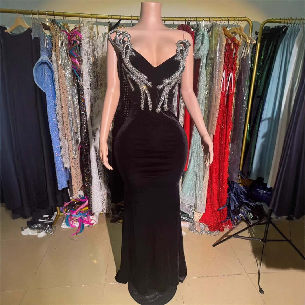 Black Bandeau Slim-fit Skinny Long And Ground Dress $276.55 Dana Fashion Color: Black Size: L Women's clothing Product information: Pattern: Character Skirt type: tight skirt Color: Black Waist Type: Mid waist Size: S,M,L Style type: temperament commute C