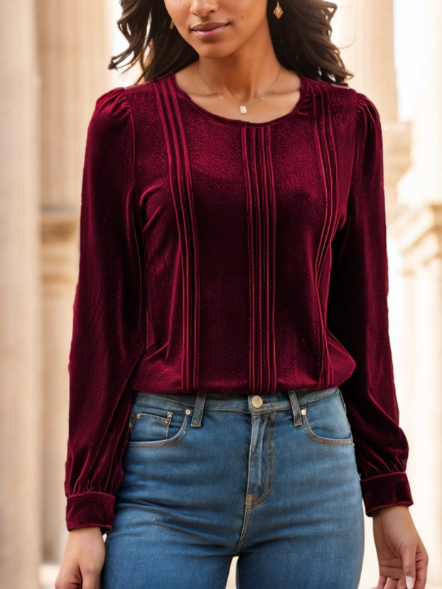 A Solid-colored Long-sleeved Top For Ladies