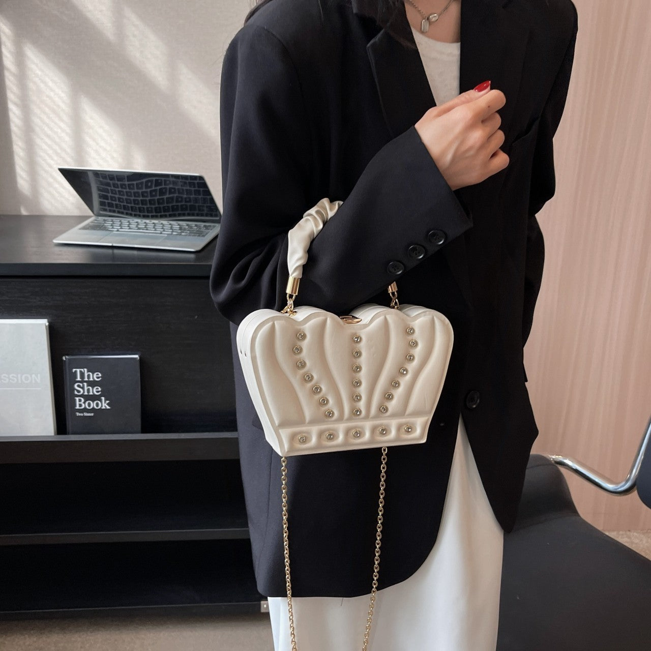 Crown Handbags High-grade Elegant Affordable Luxury Fashion Shoulder Messenger Bag - Dana Fashion