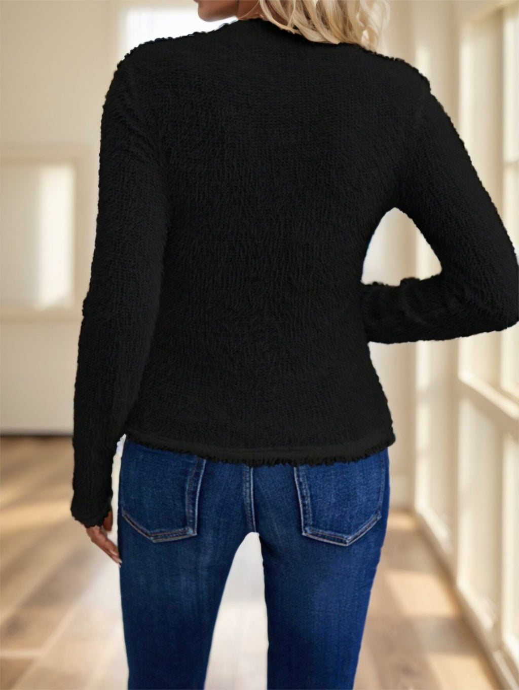 A Solid-colored Long-sleeved Top For Ladies