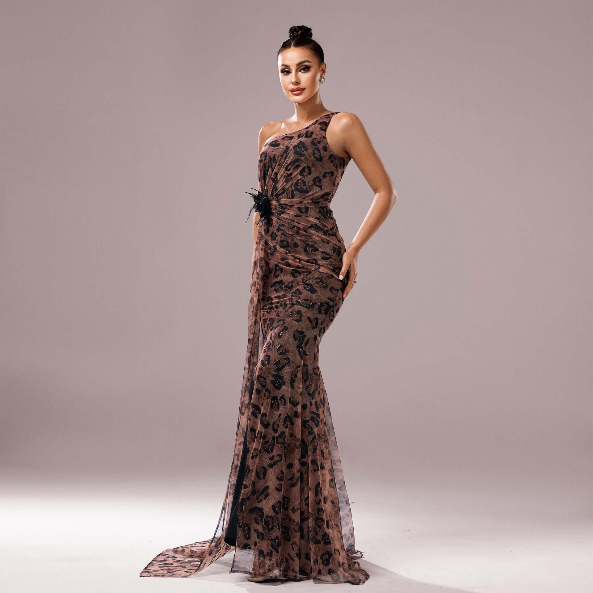 One-shoulder Diagonal Collar Leopard Sequined Evening Dress $99.99 Dana Fashion Color: Leopard Print Size: L Women's clothing Product information: Pattern: solid color Skirt type: hip skirt Color: Leopard print Size: S,M,L,XL Style type: Elegant Popular e