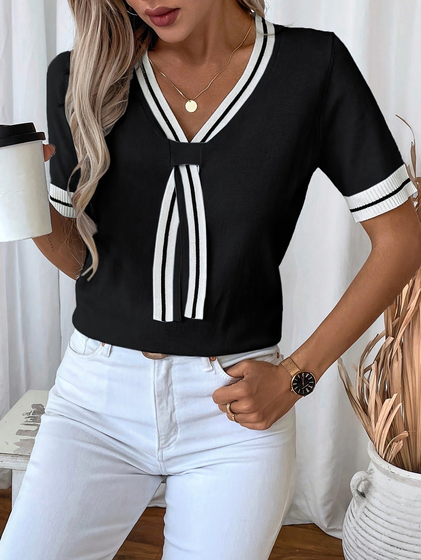 Women's Contrast Color V-neck Short Top Sweater