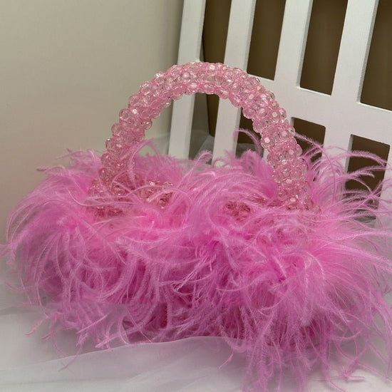 Acrylic Colored Ostrich Wool Beaded Handbag $140.90 Dana Fashion Color: Pink Size: 19X11X8CM Women's Bags Product information: Applicable scenarios: Daily matching Color: Royal Blue, new Rose Red, Lake blue, red, orange, mint green, sauce purple, lemon ye