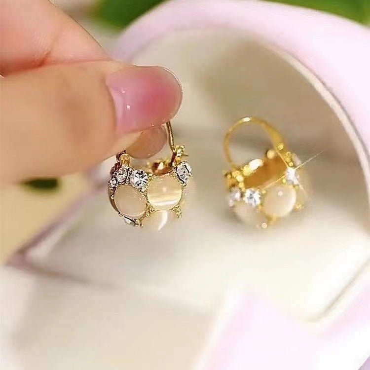 Affordable Luxury Style Niche Temperament Pearl Ball Cabas Earrings $15.00 Dana Fashion Color: Gold Women's Accessories Product information: Treatment Process: Electroplating Applicable people: women Material: zinc alloy Popular elements: Irregular Style: