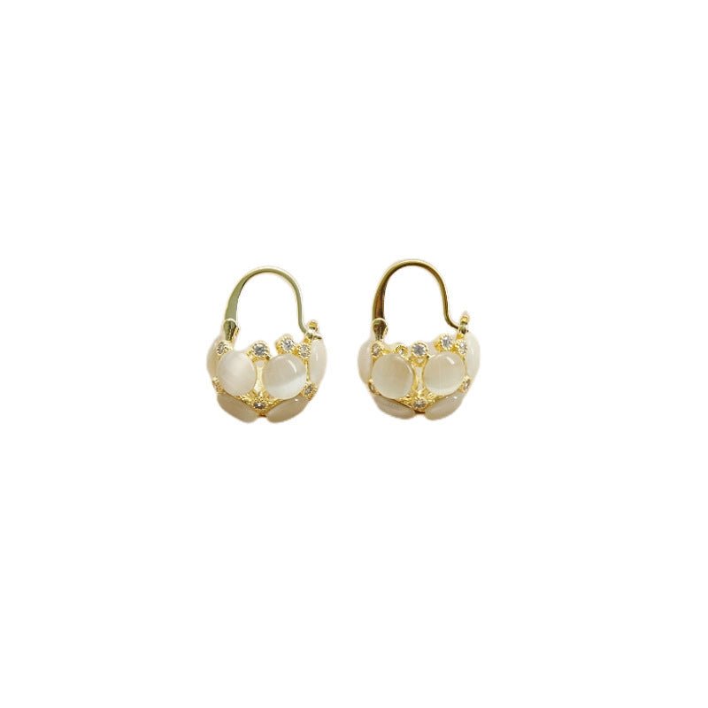 Affordable Luxury Style Niche Temperament Pearl Ball Cabas Earrings $15.00 Dana Fashion Color: Gold Women's Accessories Product information: Treatment Process: Electroplating Applicable people: women Material: zinc alloy Popular elements: Irregular Style: