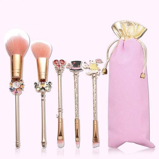 Alice makeup brush $30.00 Dana Fashion Color: Gold makeup Function: Beauty Suitable for skin type: Any skin type Beauty Tools Category: Makeup Brushes Color classification: rose gold, gold Weight: 103.5g