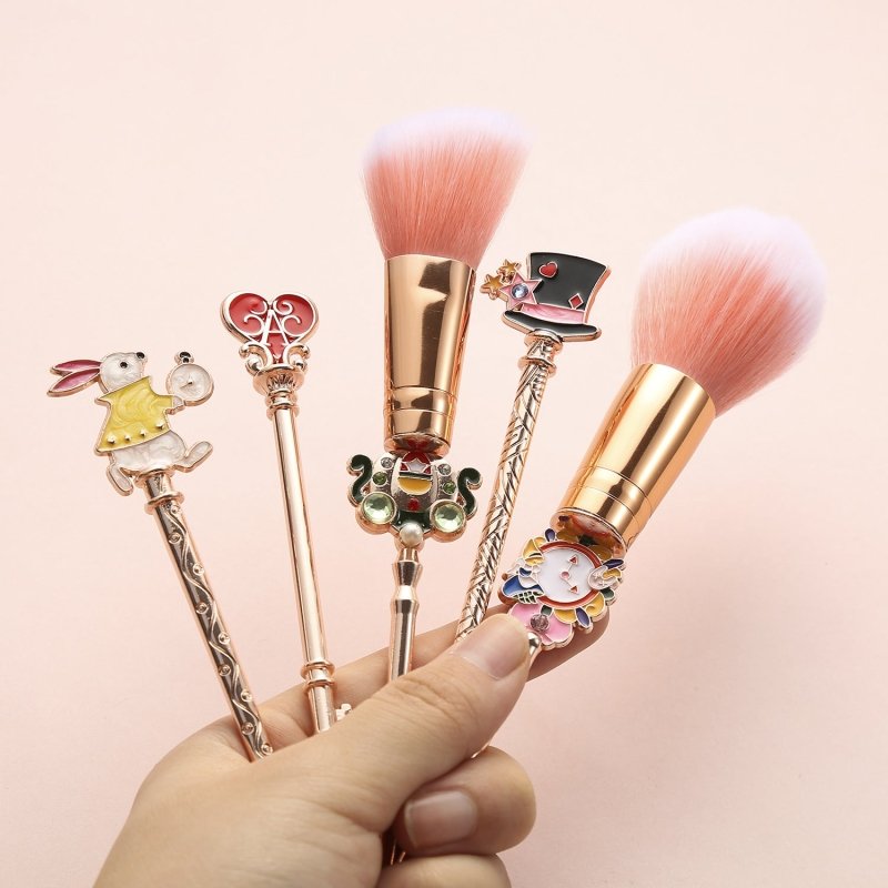 Alice makeup brush $30.00 Dana Fashion Color: Gold makeup Function: Beauty Suitable for skin type: Any skin type Beauty Tools Category: Makeup Brushes Color classification: rose gold, gold Weight: 103.5g
