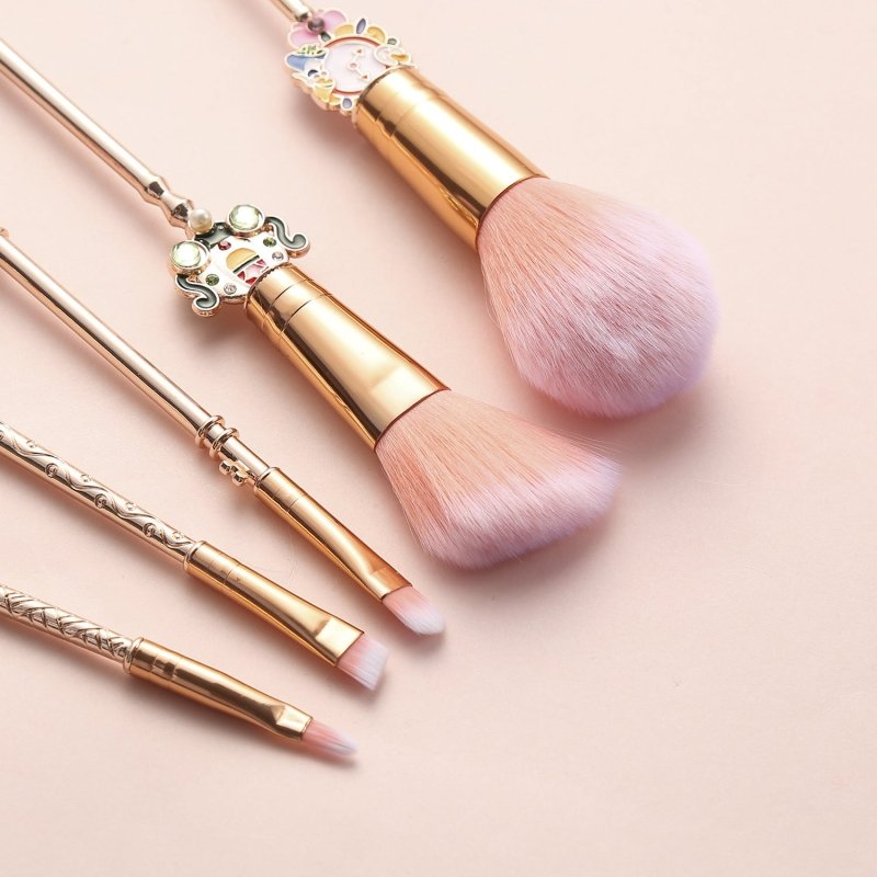 Alice makeup brush $30.00 Dana Fashion Color: Gold makeup Function: Beauty Suitable for skin type: Any skin type Beauty Tools Category: Makeup Brushes Color classification: rose gold, gold Weight: 103.5g