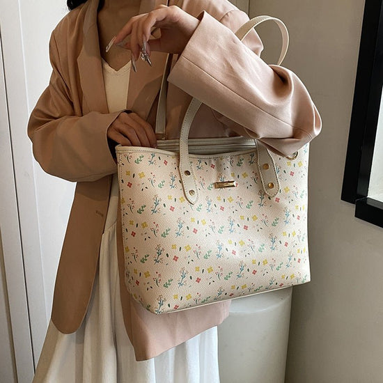All-match Commute Shoulder Handbag $51.09 Dana Fashion Color: Beige Women's Bags Product information: Lining texture: Polyester Color: Brown, Milky White Material: PU Suitcase shape: Horizontal Square Popular elements: splicing, printing, splicing Size: 2
