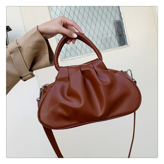 All-match Retro Women's Shoulder Messenger Bag $31.99 Dana Fashion Color: Black Size: Free Size Women's Bags Product information: Lining texture: Polyester Pattern: solid color Color: pink, brown, black, white, pink, red Processing Method: soft surface Ou