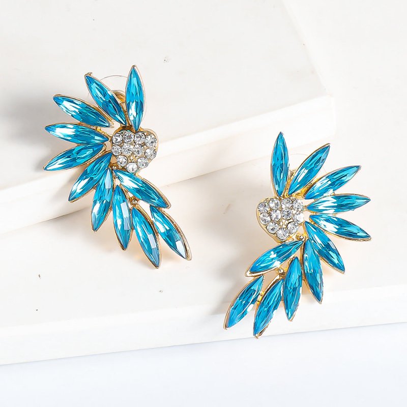 Alloy Diamond-embedded Geometric Symmetrical Wing Stud Earrings $10.85 Dana Fashion Color: Blue Women's Accessories Product information: Type: ear studs Color: blue, colorful, pink Style: Women's Material: Alloy Popular elements: Geometry Packing list: Ea