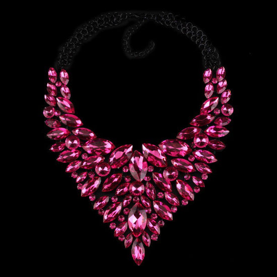 Alloy Rhinestone Necklace Luxury Full Diamond Sweater Chain $28.59 Dana Fashion Color: Light pink Women's Accessories Product information: Material: Alloy Treatment process: diamond inlaid Type: Necklace Style: Female Shape: Water drop shape Packing list: