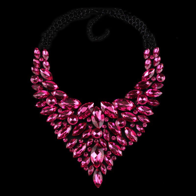 Alloy Rhinestone Necklace Luxury Full Diamond Sweater Chain $28.59 Dana Fashion Color: Light pink Women's Accessories Product information: Material: Alloy Treatment process: diamond inlaid Type: Necklace Style: Female Shape: Water drop shape Packing list: