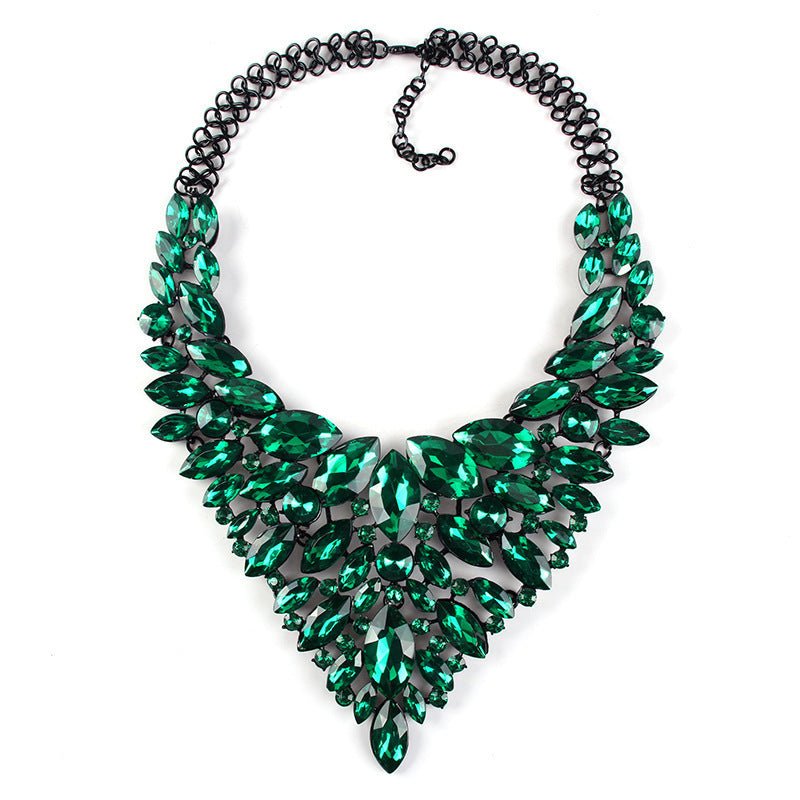 Alloy Rhinestone Necklace Luxury Full Diamond Sweater Chain $28.59 Dana Fashion Color: Green Women's Accessories Product information: Material: Alloy Treatment process: diamond inlaid Type: Necklace Style: Female Shape: Water drop shape Packing list: 1* N