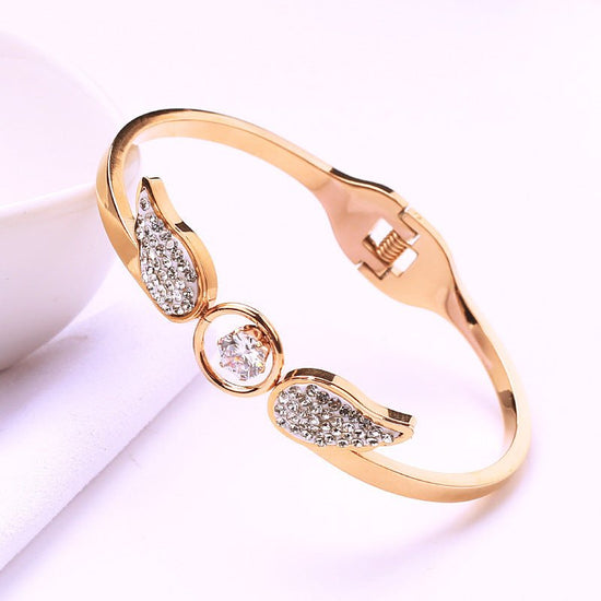 Angel Titanium Steel Hollow Bracelet Zircon Spring Opening $21.43 Dana Fashion Color: Rose Gold Women's Accessories Product information: Treatment Process: zircon Color: silver, gold, rose gold Material: titanium steel Style: Simple Packing list: Bracelet