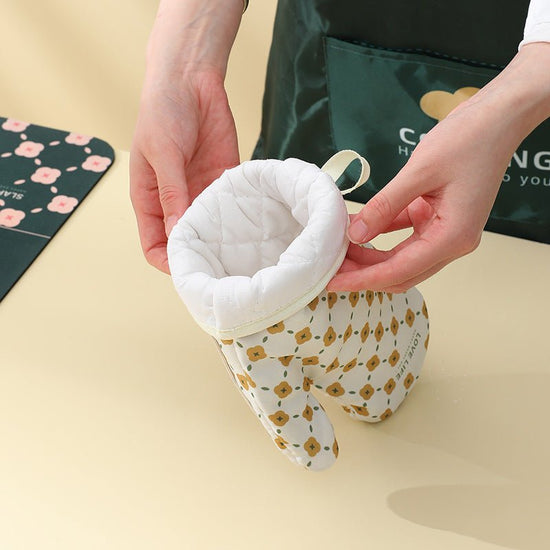 Anti-Scalding Microwave Cotton Non-Slip Insulation Gloves Oven Mitts Kitchen Heat Resistant Thickened Cotton Heat Insulation Microwave Oven Oven Anti Scalding Household Gloves Baking Tools $57.78 Dana Fashion Color: Green Type: 1Pair Dana's Kitchen Oven M